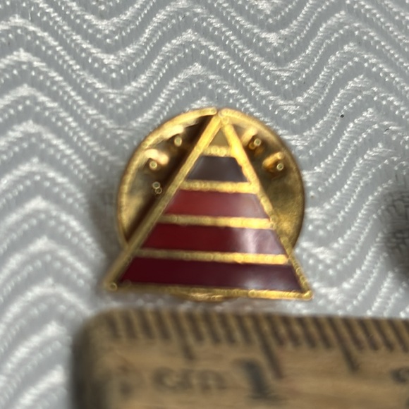 7 Lapel pins - Picture 5 of 9